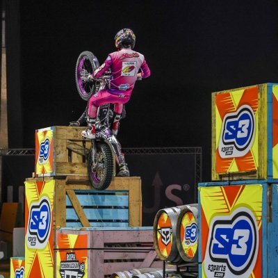 x-trial26_r7_barcelona_busto_106232_ps.jpg